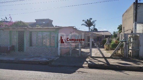 Terreno com 3 casas no pátio bairro  São Francisco TRAMANDAÌ/RS