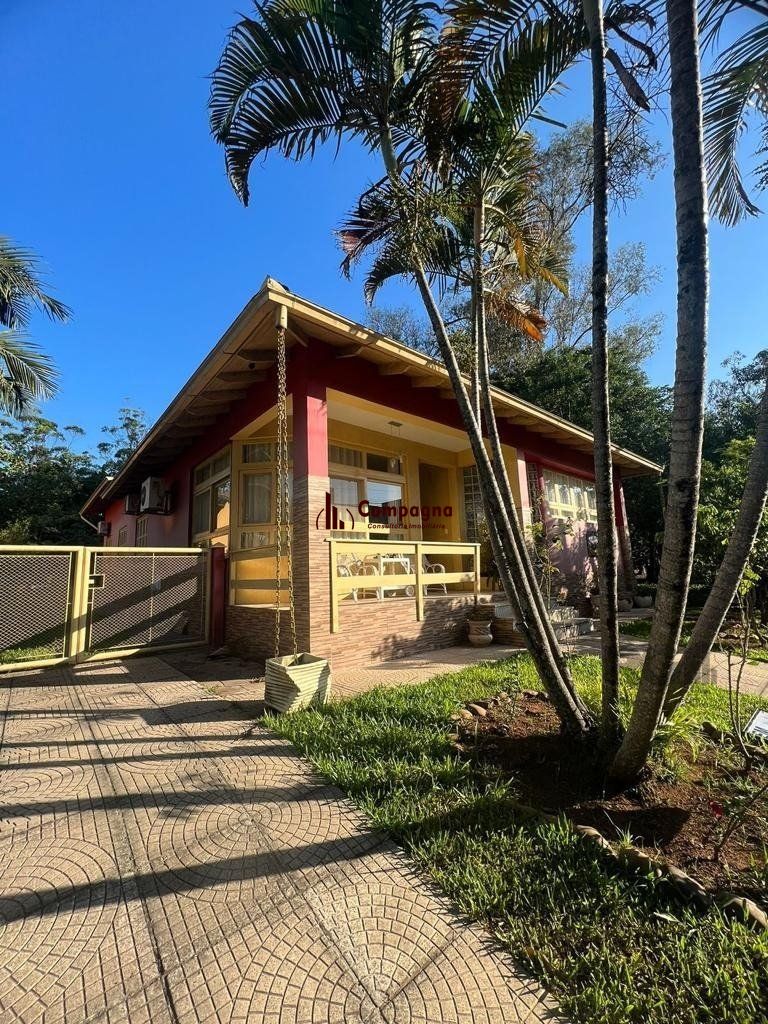Casa com 4 quartos, suíte, churrasqueira, vaga de garagem, no bairro Elsa, Viamão/RS
