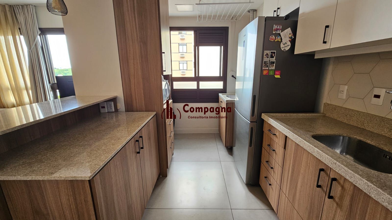 Apartamento de 2 dormitórios 2 suítes , vaga dupla coberta escriturada ! — foto 2
