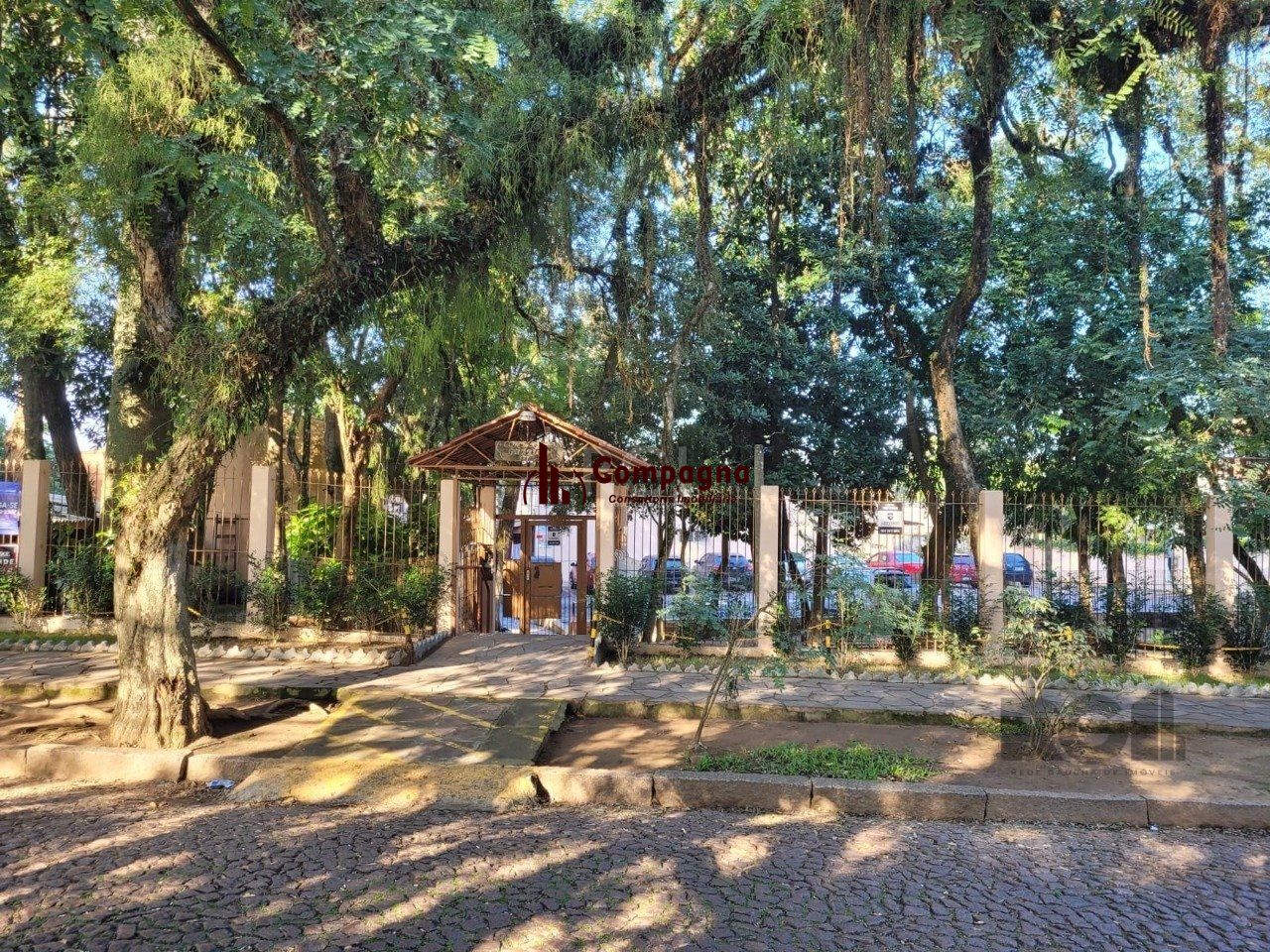 Sobrado para Venda - 36m², 2 dormitórios, 1 vaga - Guarujá, Porto Alegre