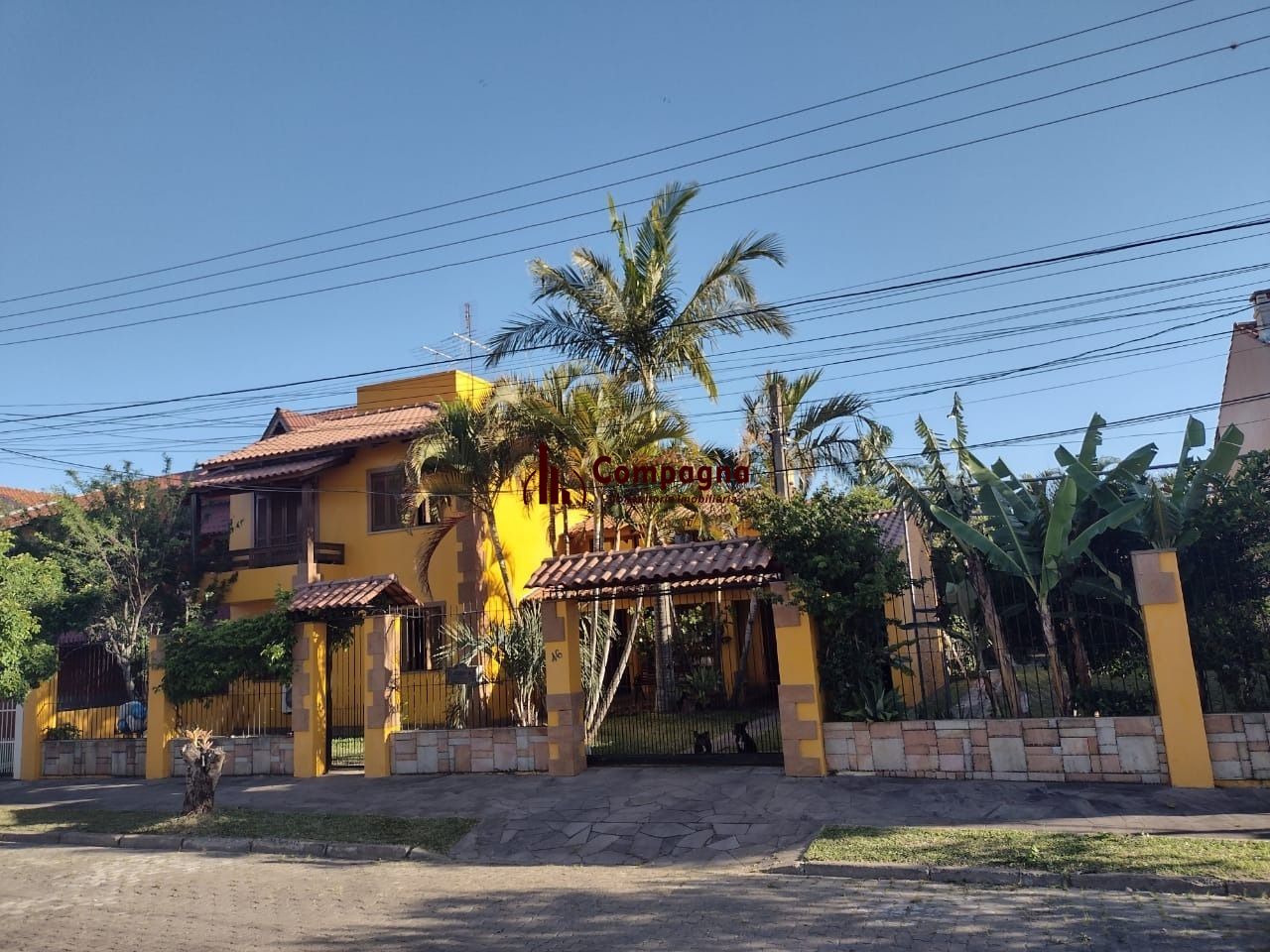 Casa para Venda - 693.6m², 5 dormitórios, sendo 3 suites, 4 vagas - Hípica