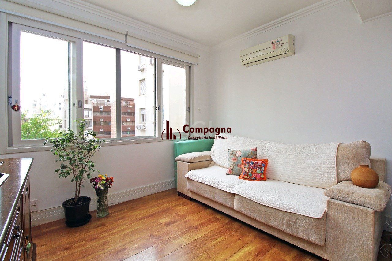 Apartamento 2 dormitórios, no bairro Floresta, Porto Alegre/RS — foto 2