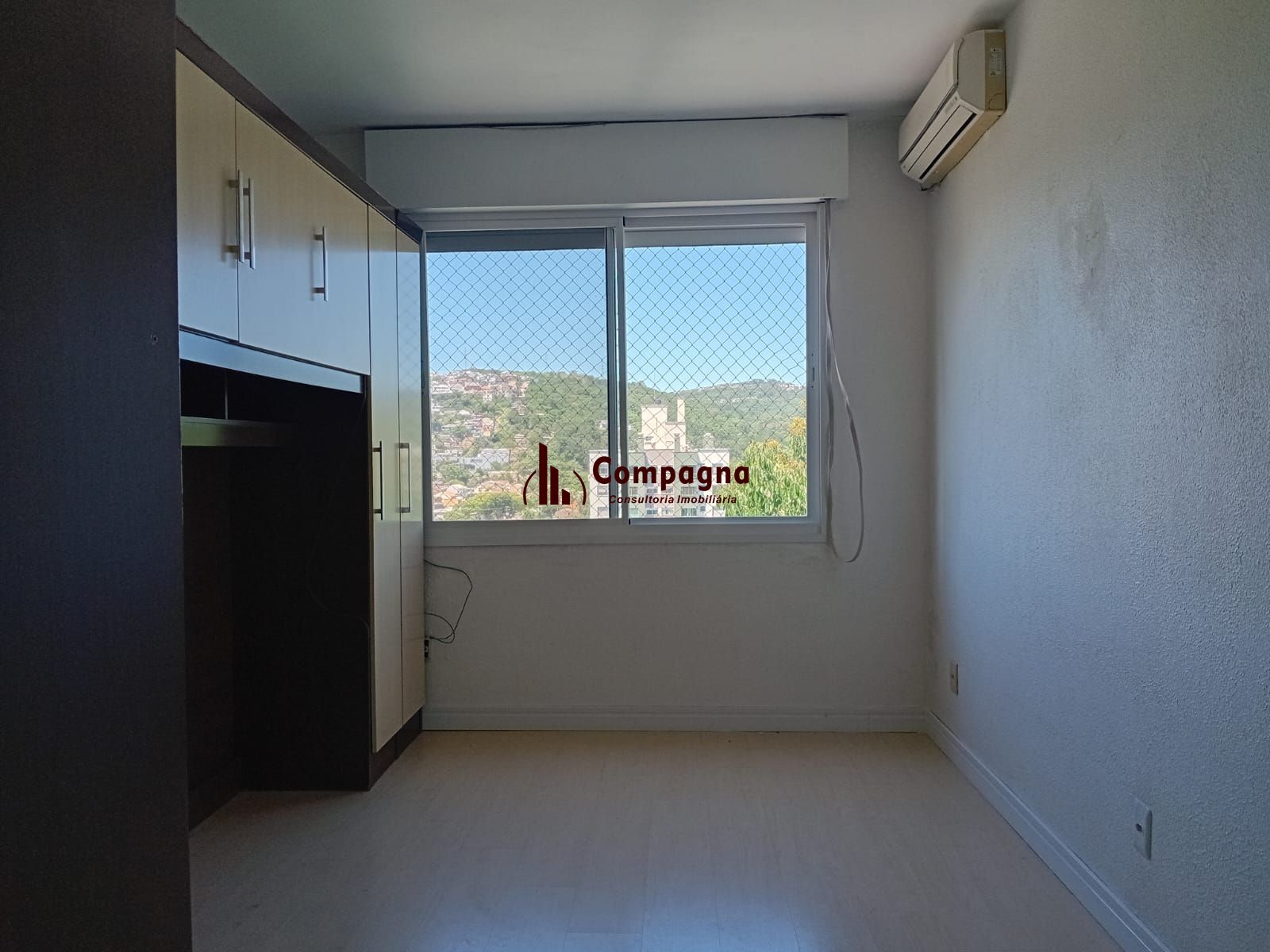 Apartamento de 1 quarto semimobiliado no bairro Tristeza em Porto Alegre.