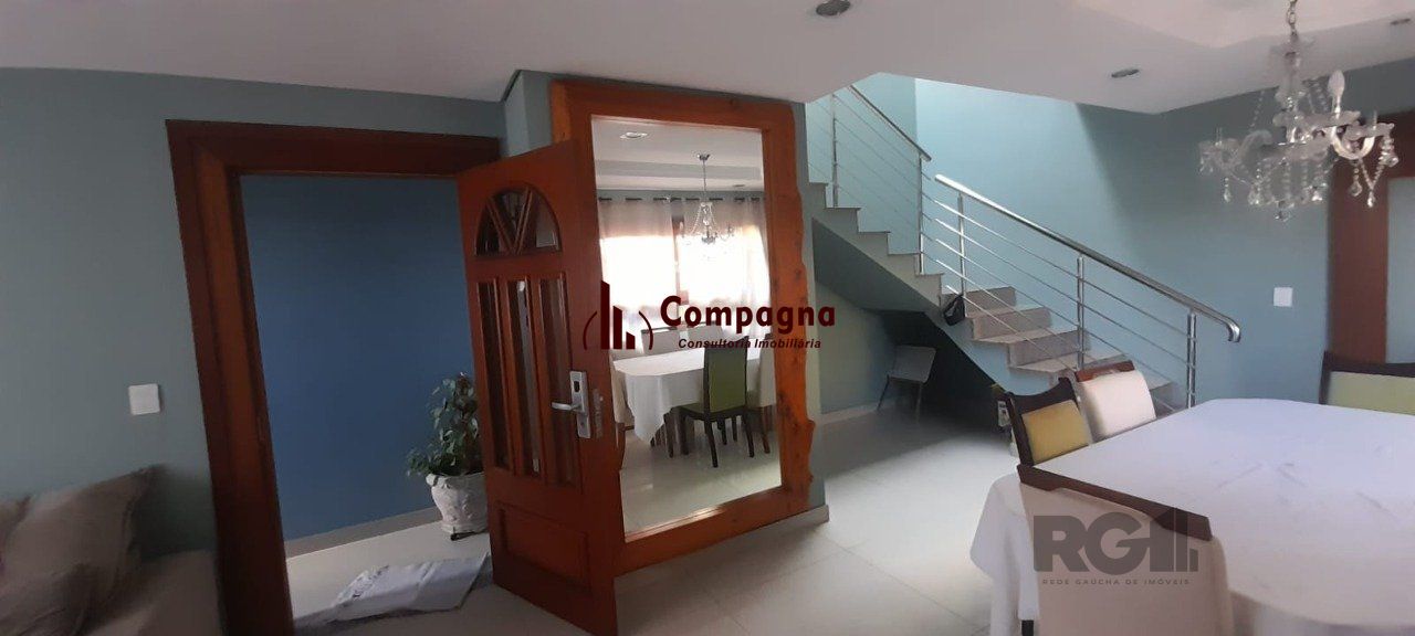 Casa com 03 quartos, sendo 01 suíte, 03 vagas de garagem. — foto 2
