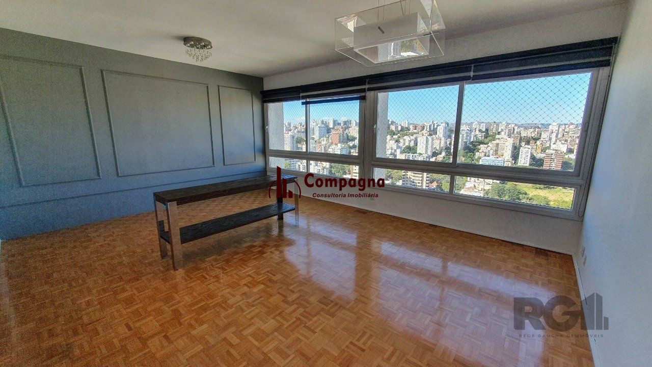 Apartamento com 4 quartos, vaga de garagem, no bairro Moinhos de Vento, Poa/RS