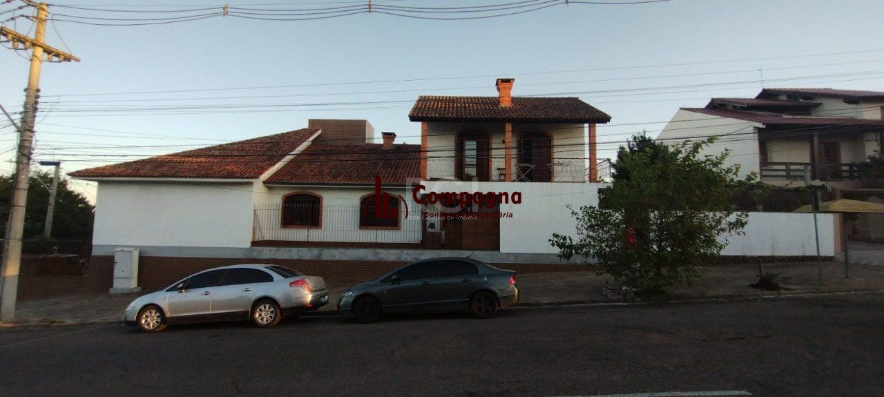 Casa de 4 dormitórios no bairro Parque Santa Fé