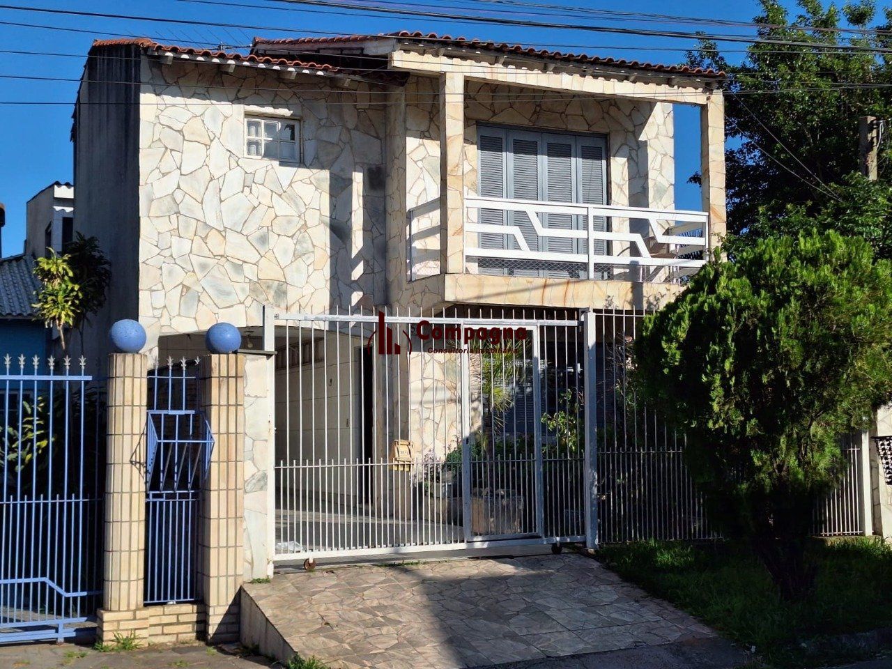 Casa com 3 dormitórios, suíte, lareira, Jardim Algarve em Alvorada - RS.