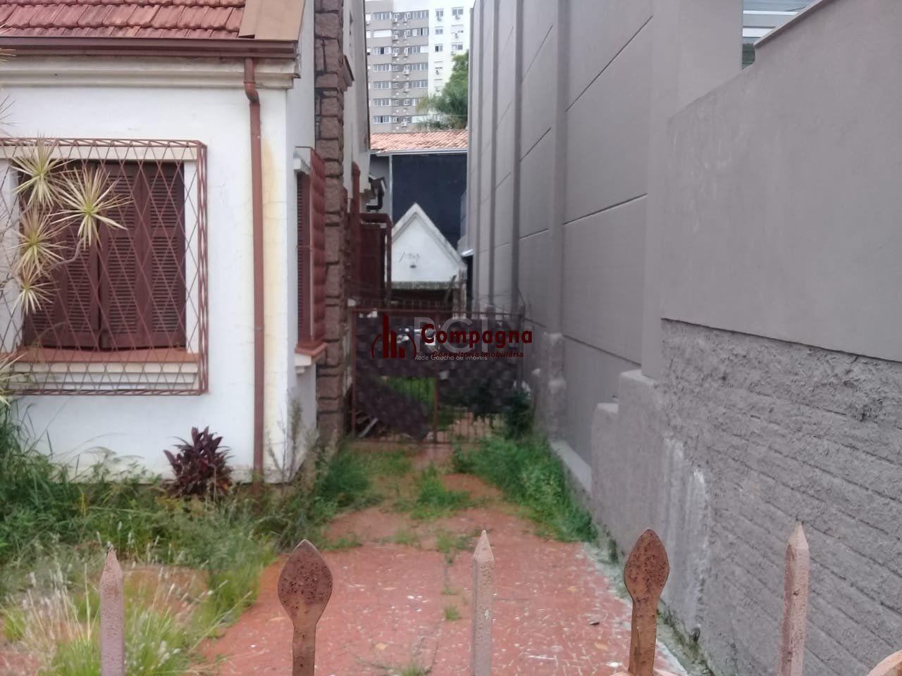 Casa de 4 dormitórios na Av. Teresópolis bairro Teresópolis — foto 4