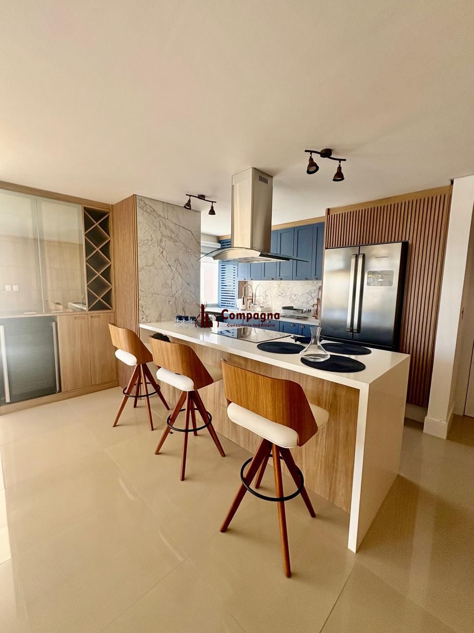 Apartamento à venda no Bairro Tristeza – Mobiliado. Lindo apartamento de 3 dormitórios, transformado em 2 dormitorios, sendo 1 suíte, com excelente distribuição dos ambientes. — foto 4