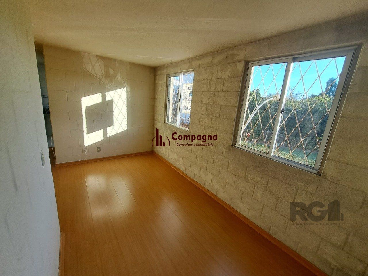 Apartamento semimobiliado de 2 dormitórios no bairro Vila Nova — foto 3