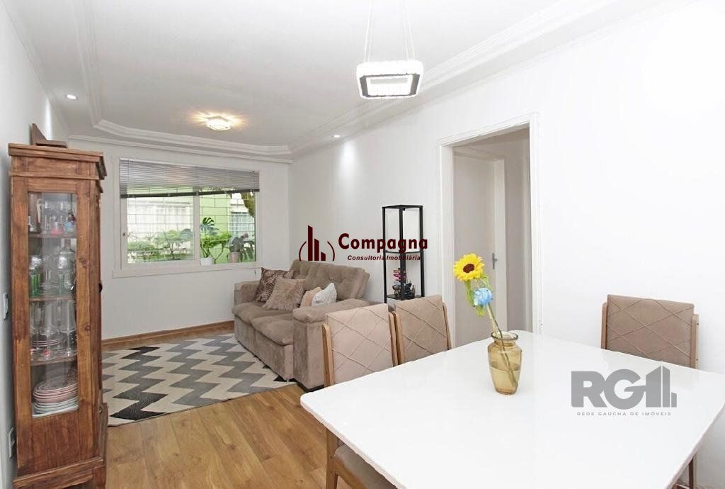 Apartamento 2 dormitórios, vaga de garagem, no bairro Camaquã, Porto Alegre/RS.