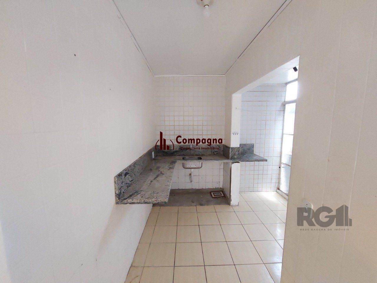 APTO 02 DORMITÓRIOS AMPLAS PEÇAS - 01 VAGA ESCRITURADA NO BAIRRO TRISTEZA — foto 5