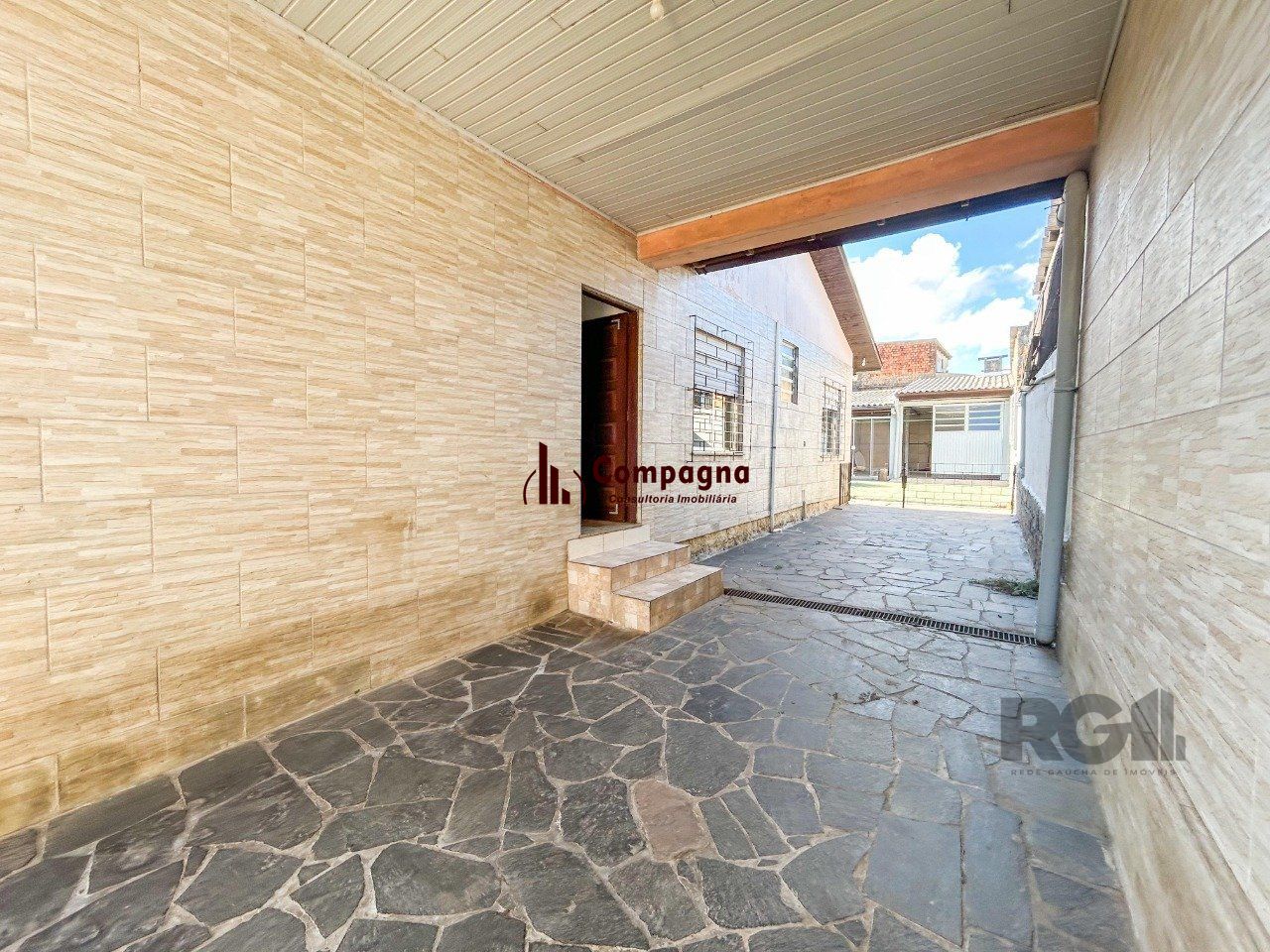 Casa 03 quartos, peças amplas,  03 dormitórios,  salão de festas -3 vagas - Cavalhada — foto 3