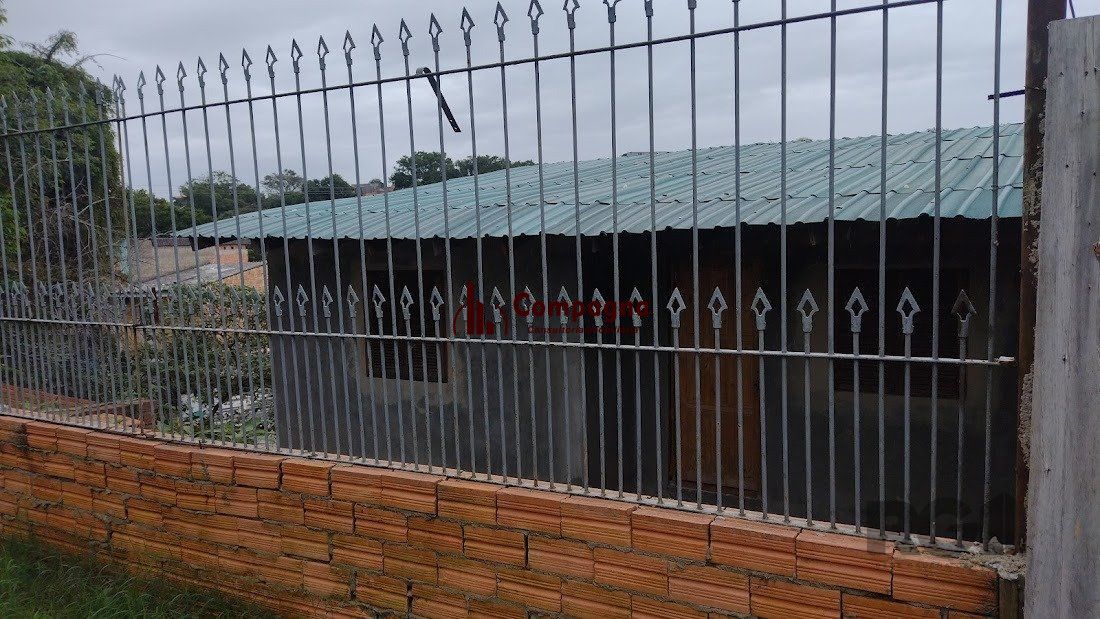 Casa de dois dormitórios localizada no Bairro Nonoai