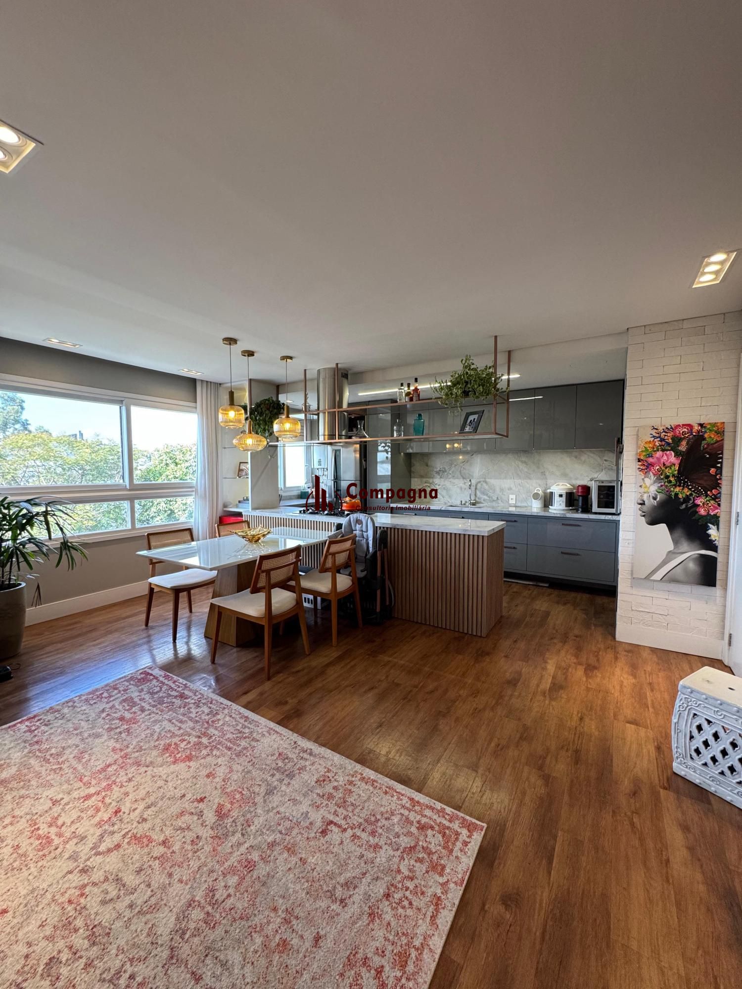 Apartamento com 02 quartos (01 suíte) e 01 vaga escriturada