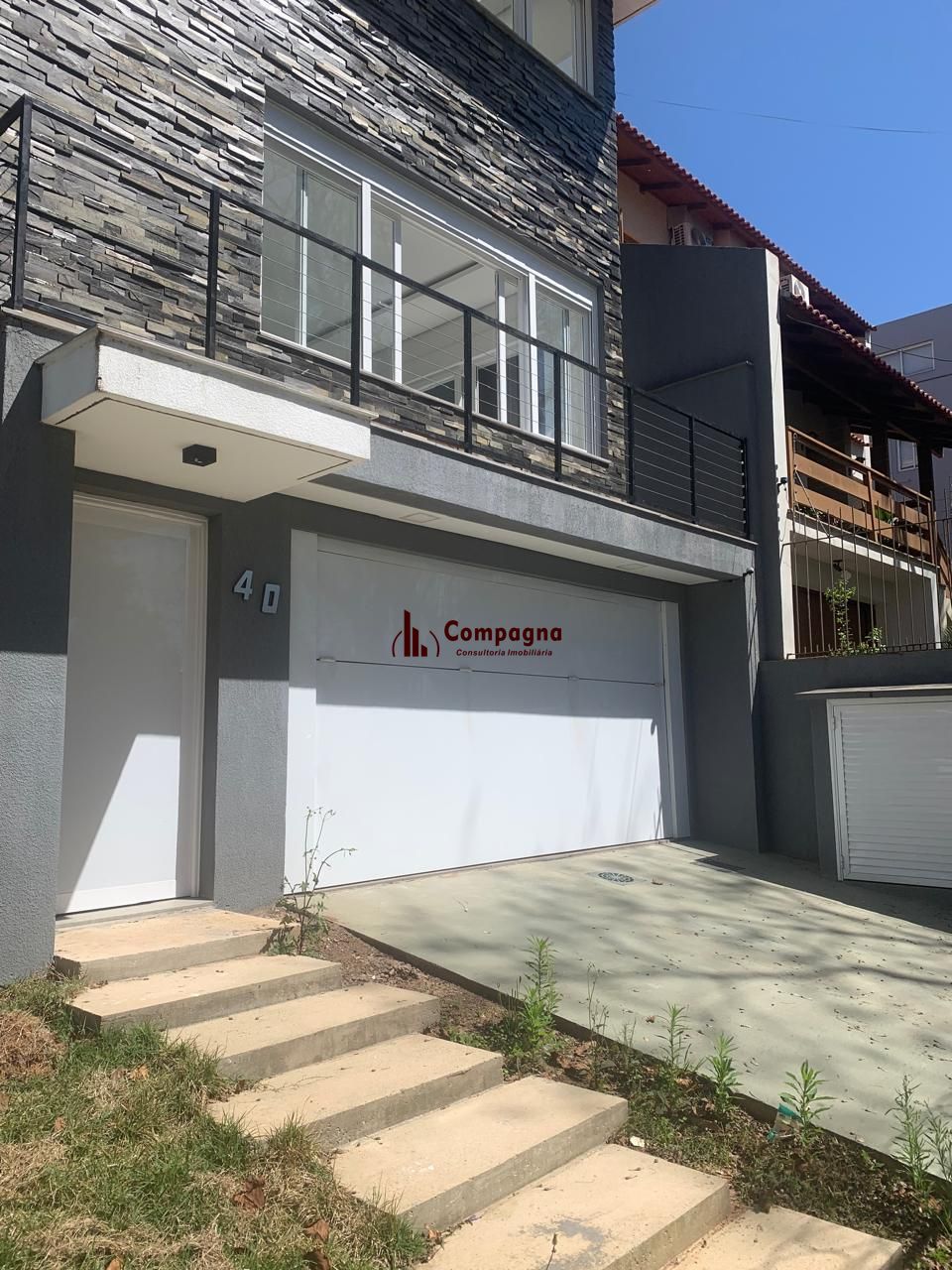 Casa com 3 dormitórios e suíte à Venda no Bairro Medianeira - Porto Alegre/RS — foto 2