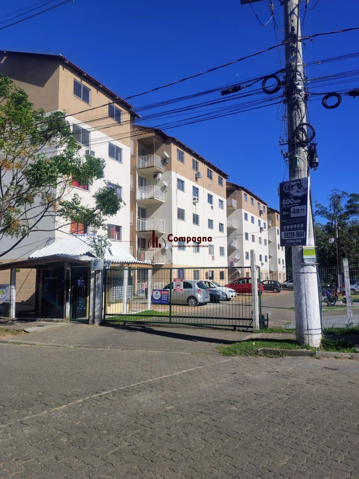 Apartamento de 2 dormitórios , sacada ,salão de festas com churrasqueira , portaria virtual , 1 vaga de garagem rotativa !