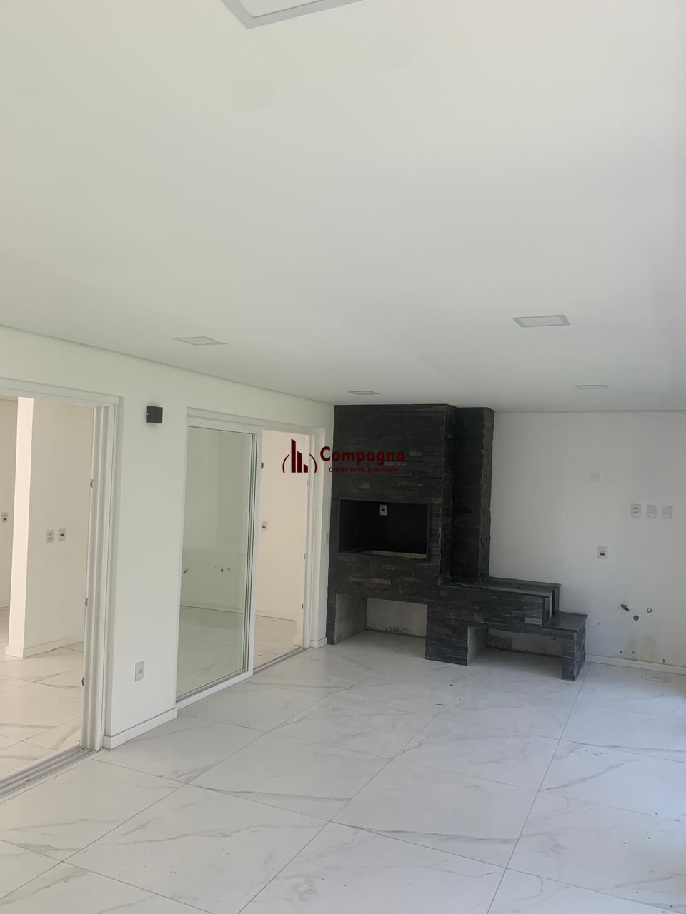 Casa com 3 dormitórios e suíte à Venda no Bairro Medianeira - Porto Alegre/RS — foto 3