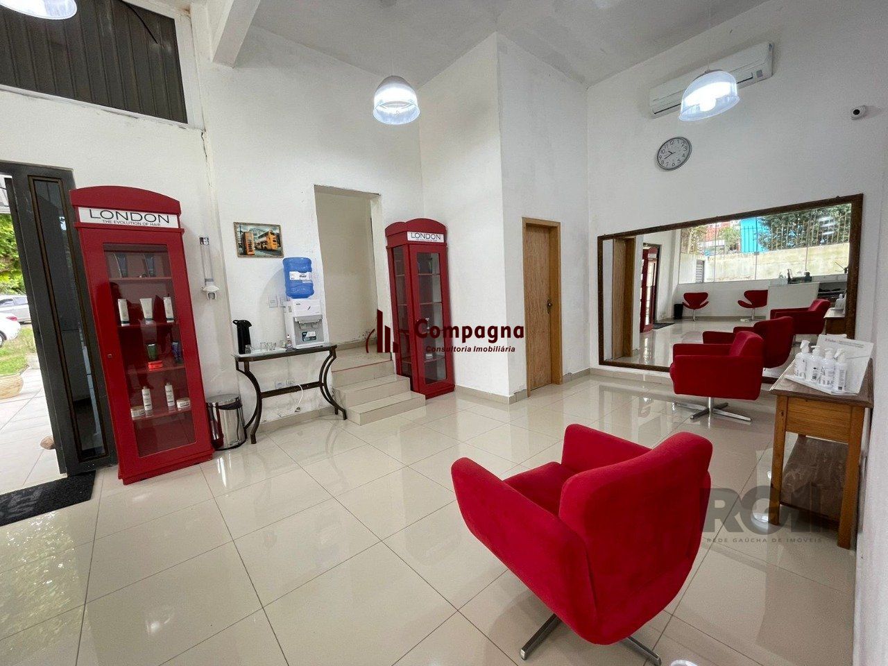 Prédio comercial 225m², com 5 lojas individuais, pé direito alto Vila Conceição.