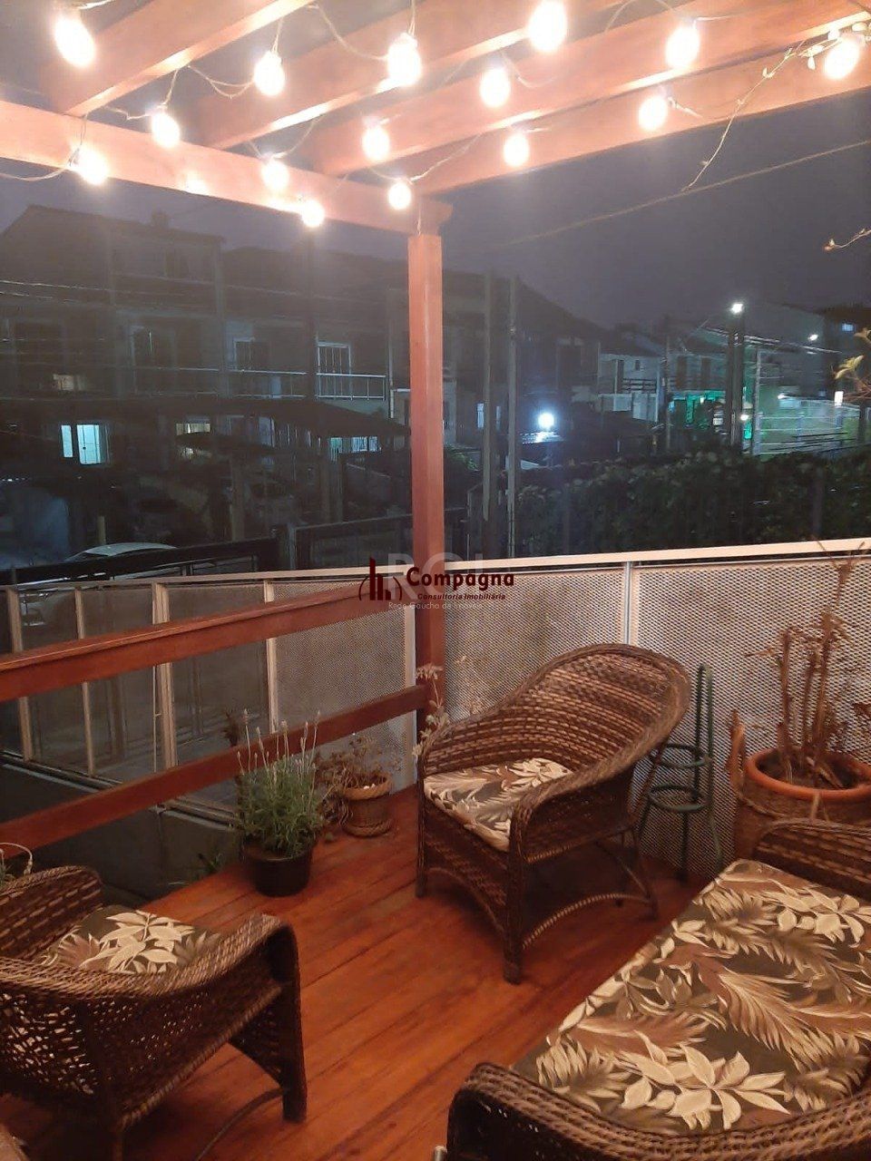 Casa com 3 dormitórios 2 suítes, área gourmet, vaga de estacionamento,  Guarujá,  Porto Alegre RS — foto 2