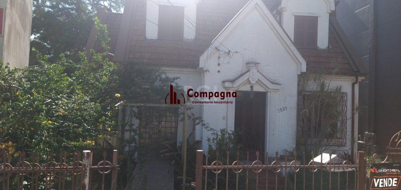 Casa de 4 dormitórios na Av. Teresópolis bairro Teresópolis — foto 2