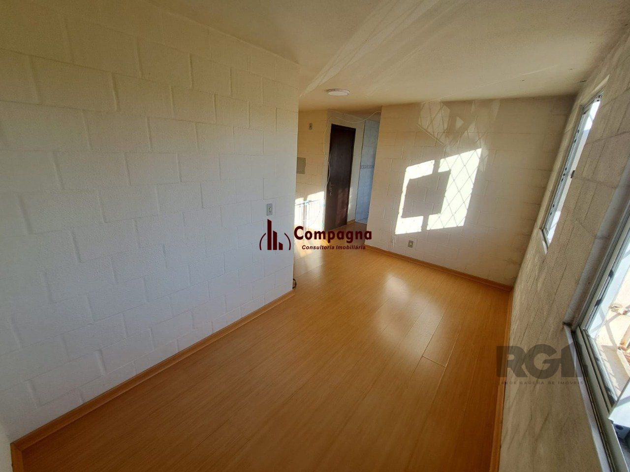 Apartamento semimobiliado de 2 dormitórios no bairro Vila Nova