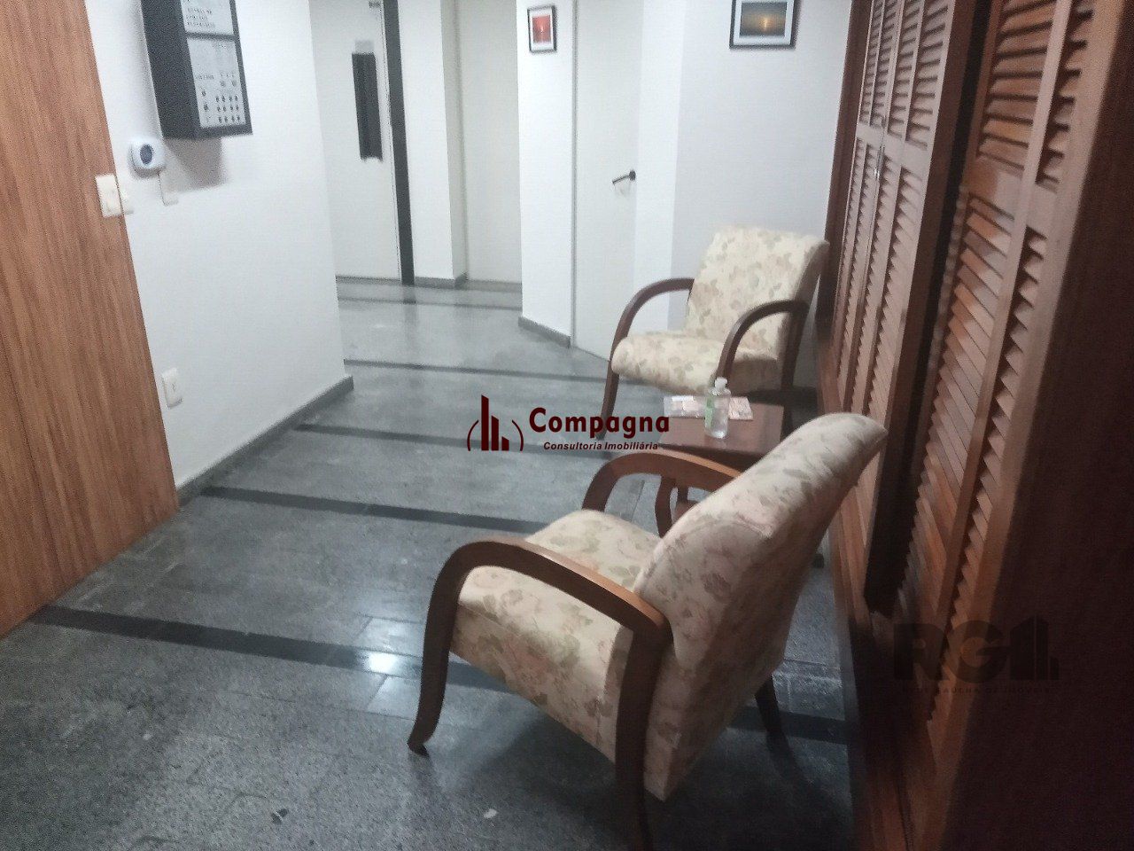 SALA COMERCIAL DESOCUPADA, NO BAIRRO CENTRO HISTÓRICO, EM PORTO ALEGRE, RS — foto 5