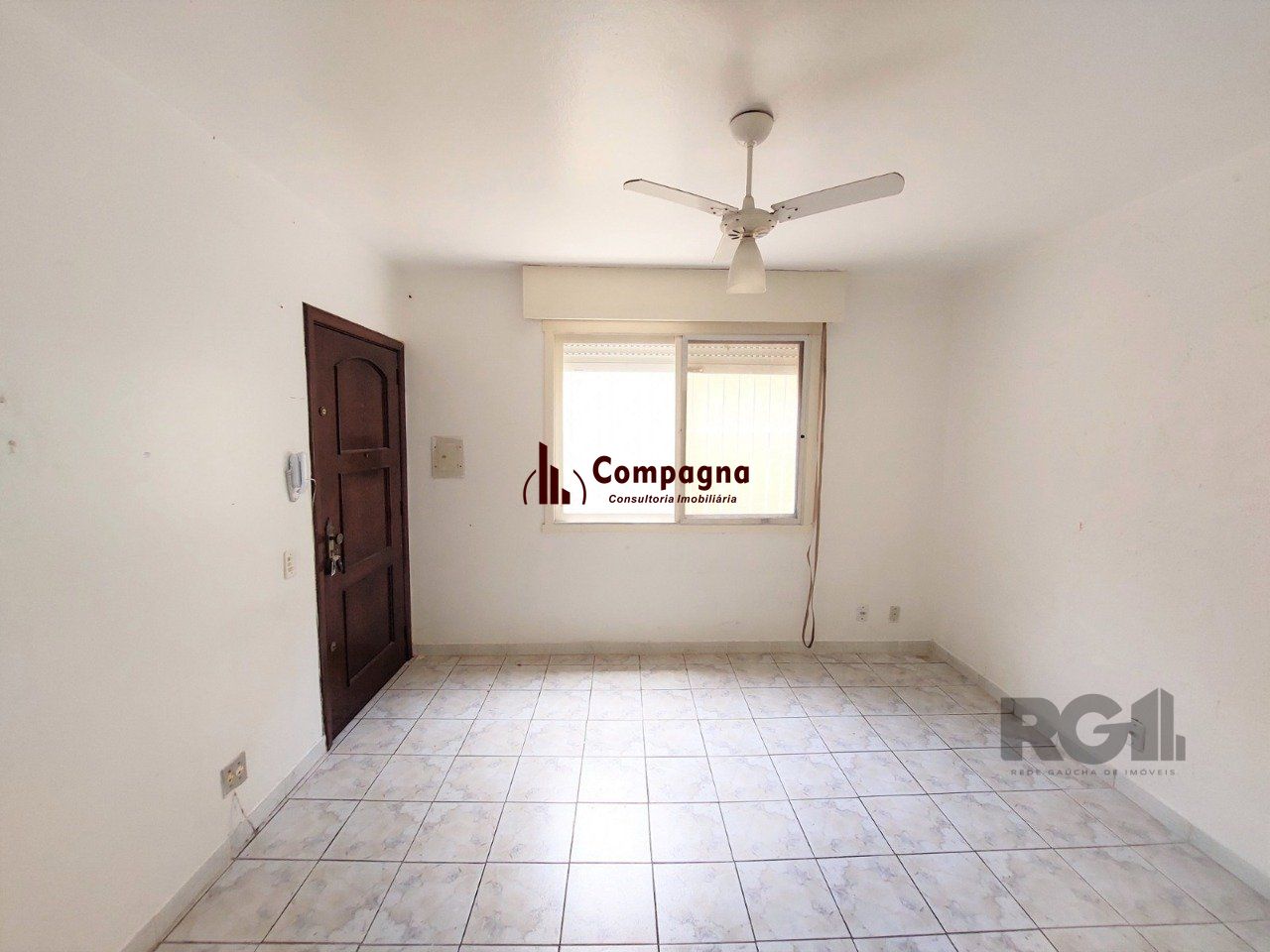 APTO 02 DORMITÓRIOS AMPLAS PEÇAS - 01 VAGA ESCRITURADA NO BAIRRO TRISTEZA — foto 2