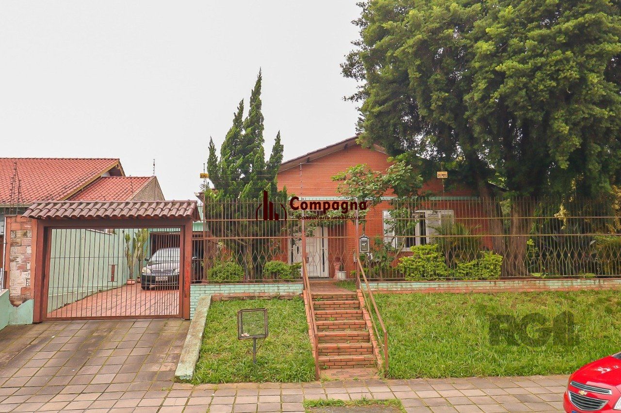 Casa com 2 quartos, vaga de garagem, churrasqueira, com 200m² privativos no centro de Esteio/RS