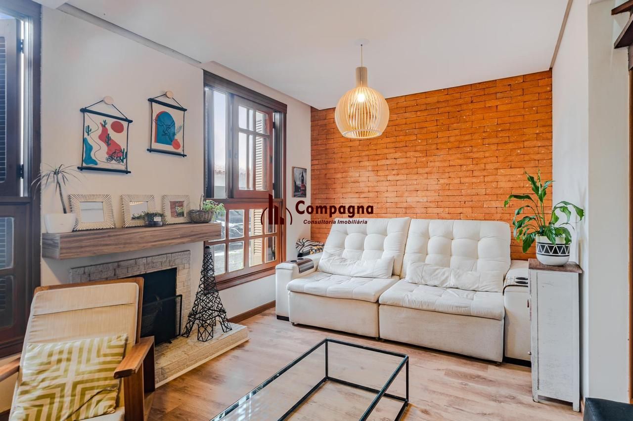 Casa em condomínio 3 dormitórios e sótão bairro Cristal