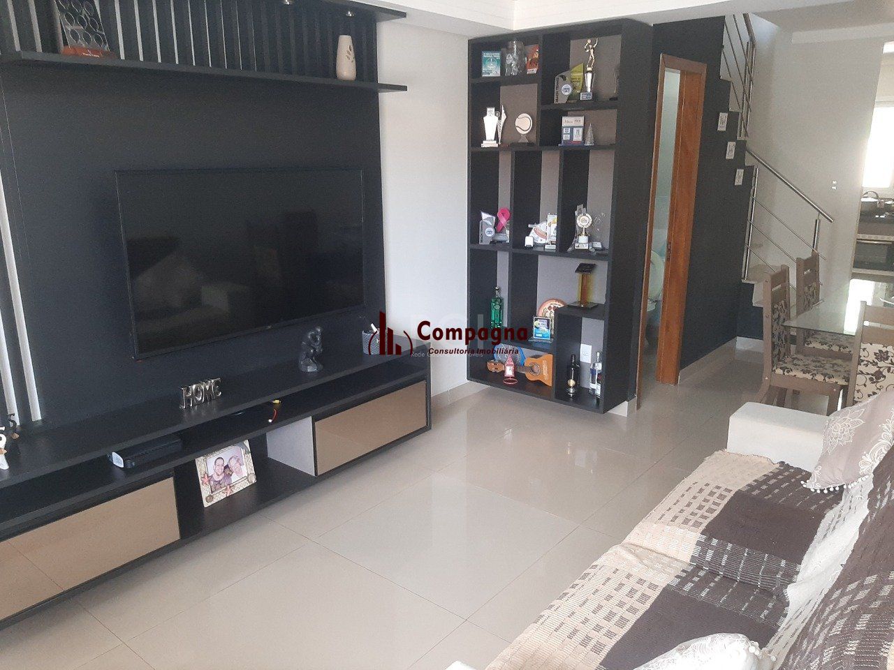 Casa com 2 quartos, 2 suítes, varanda, vaga, no bairro Aberta dos Morros, Poa/RS — foto 2
