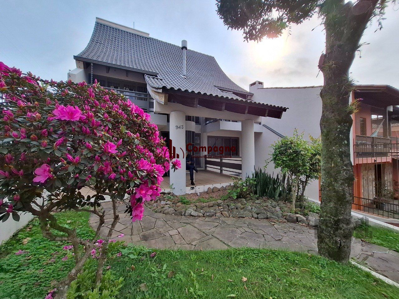 Casa com 537,00 m² com 04 dormitórios no Bairro Tristeza