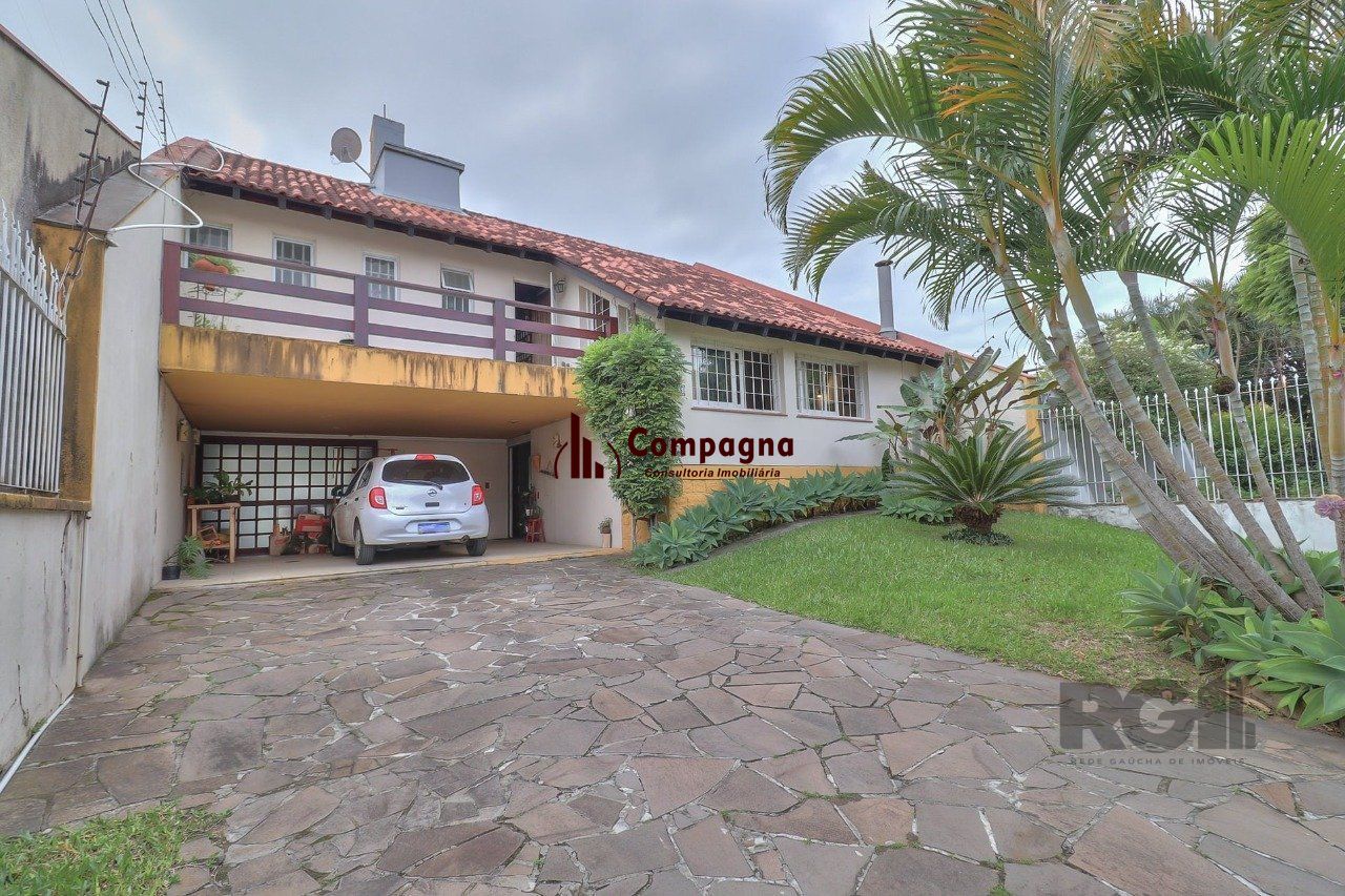 Casa a venda composta de 4 dormitórios no bairro Jardim Isabel em Porto Alegre — foto 2