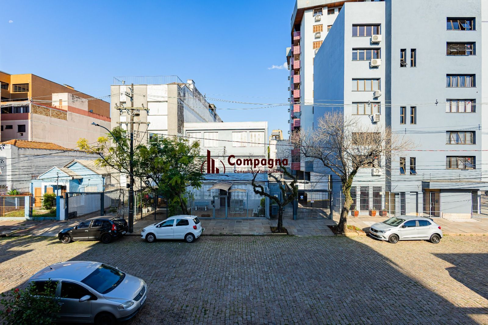Apartamento a venda com dois dormitorios e vaga coberta no bairro Menino Deus. — foto 3