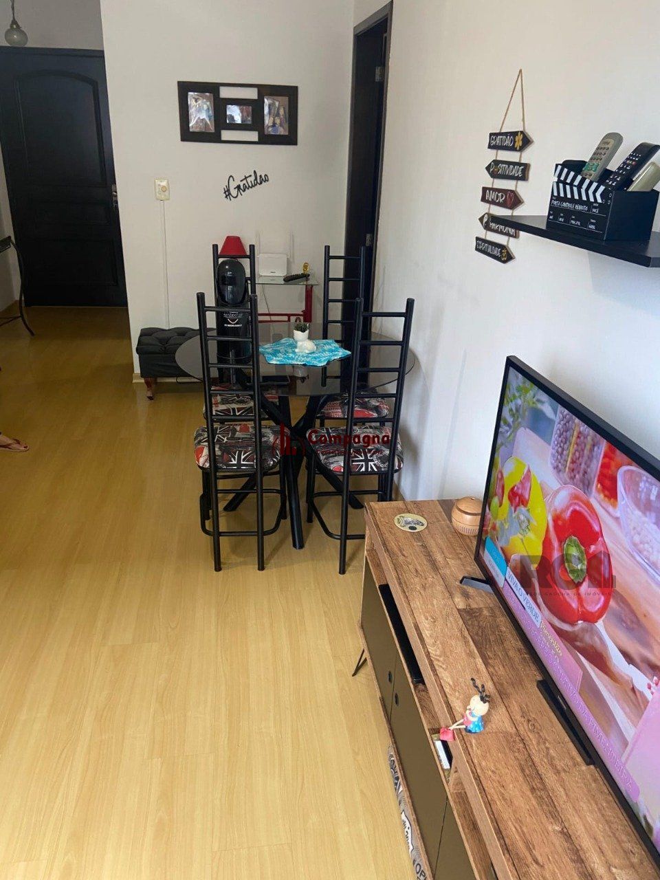 Apartamento de 2 dormitórios, sala, cozinha, banheiro, área de serviço com vaga de garagem escriturada e coberta — foto 2