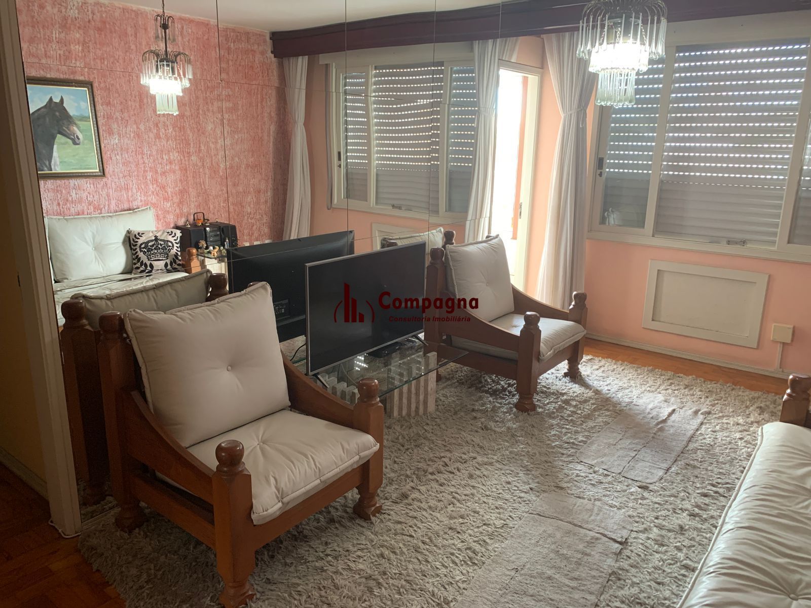 Apartamento 3 dormitórios com 2 banheiros e garagem no Menino Deus