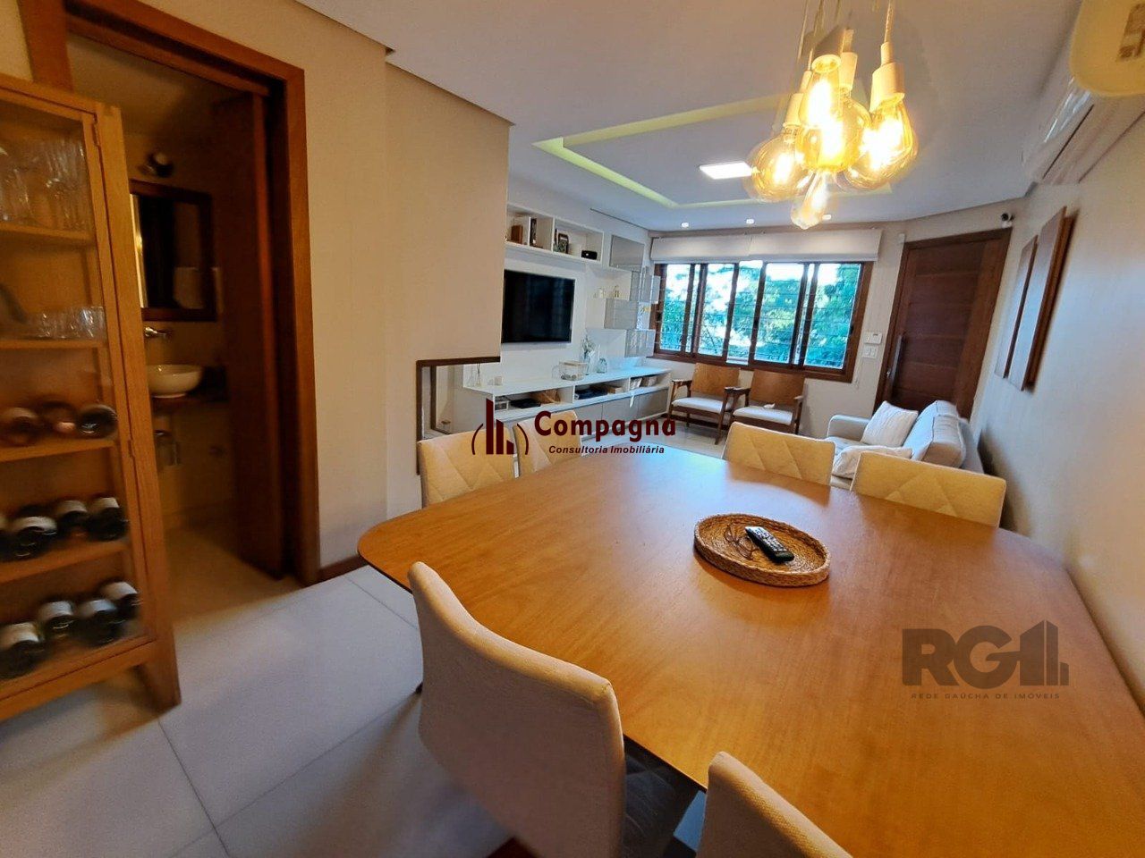 Casa em Condomínio com 03 quartos e 02 vagas no Bairro Nonoai