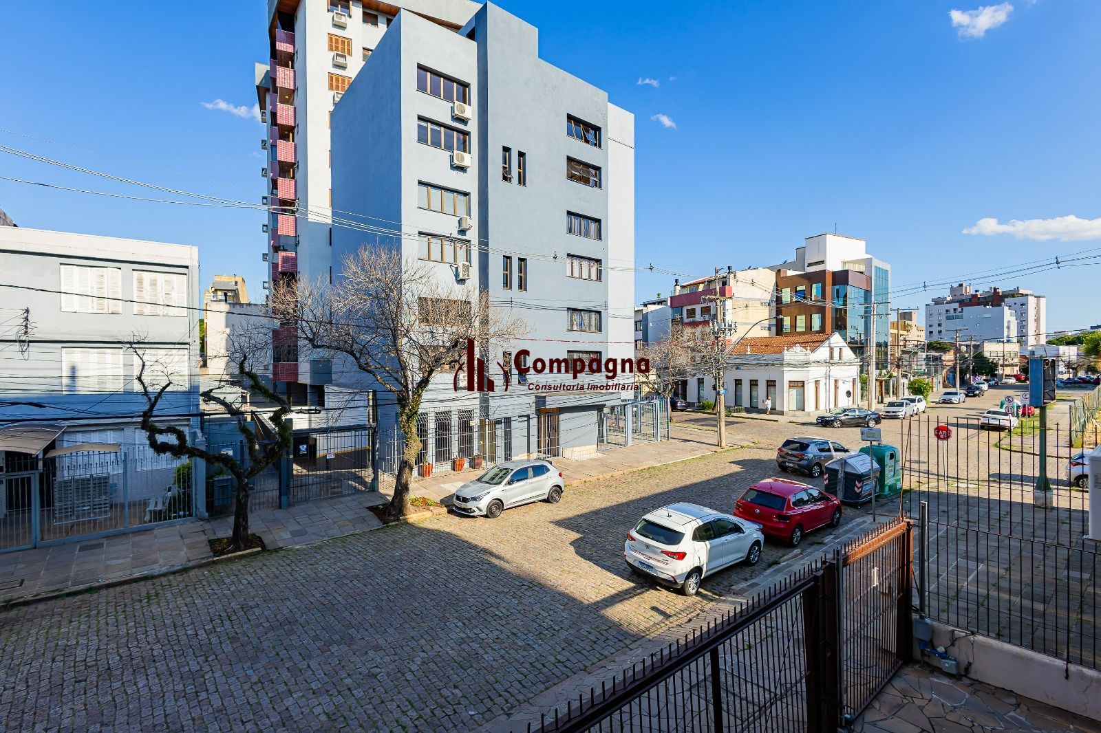 Apartamento a venda com dois dormitorios e vaga coberta no bairro Menino Deus. — foto 5