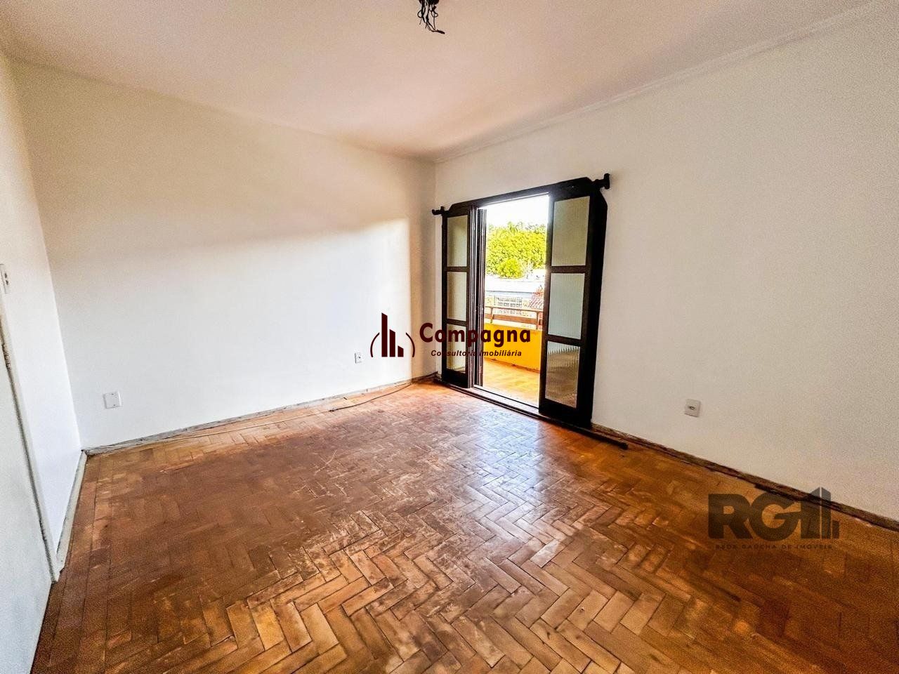 Casa com 2 salas comerciais, 3 quartos, vaga de garagem churrasqueira, suíte, no bairro Cavalhada, Porto Alegre/RS — foto 2