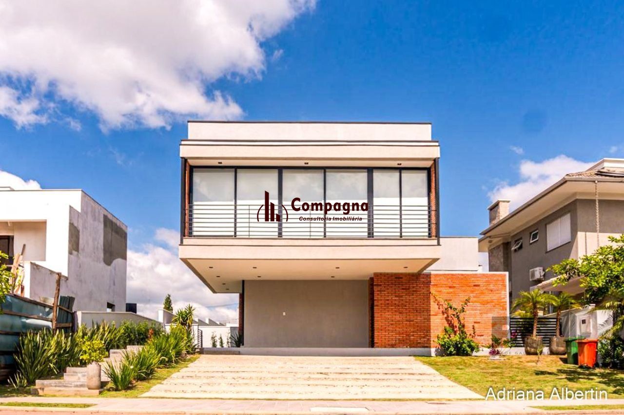 Casa com 4 suites - Condominio Fechado