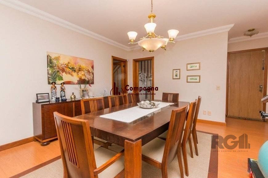 Casa de 380m² - 4 dormitórios, 2 suítes, 4 vagas no bairro Bom Jesus — foto 4