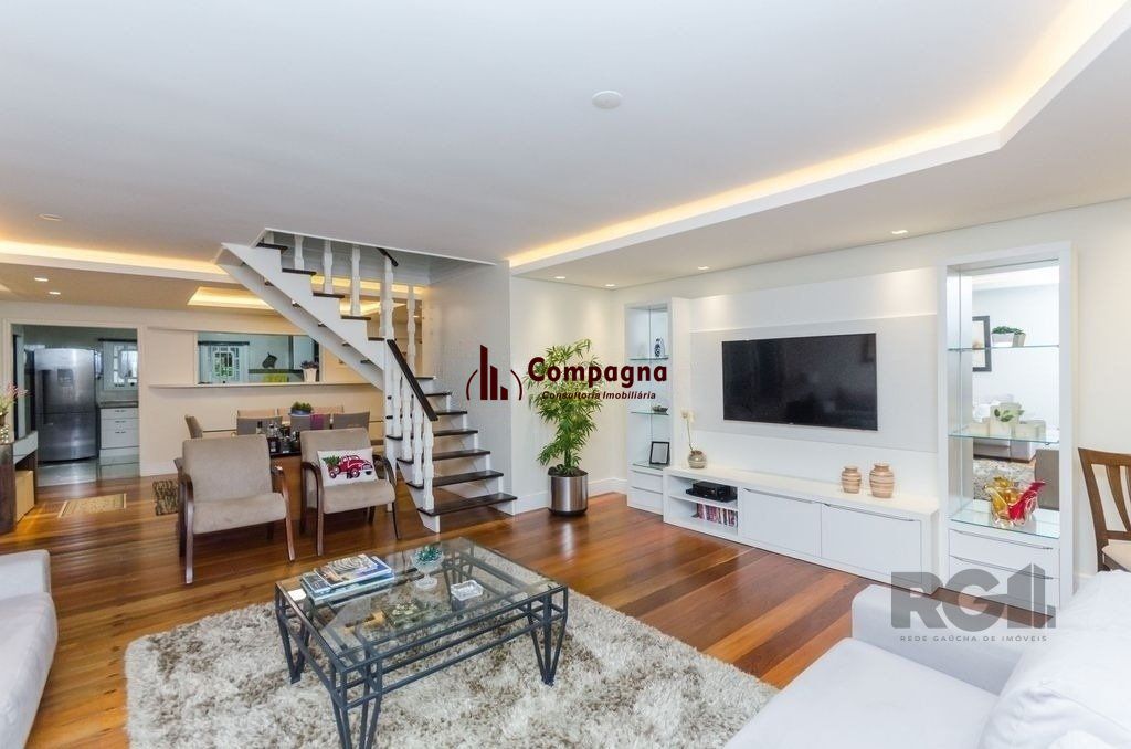 Excelente casa de 379m² com 3 dormitórios, piscina e 4 vagas. — foto 3