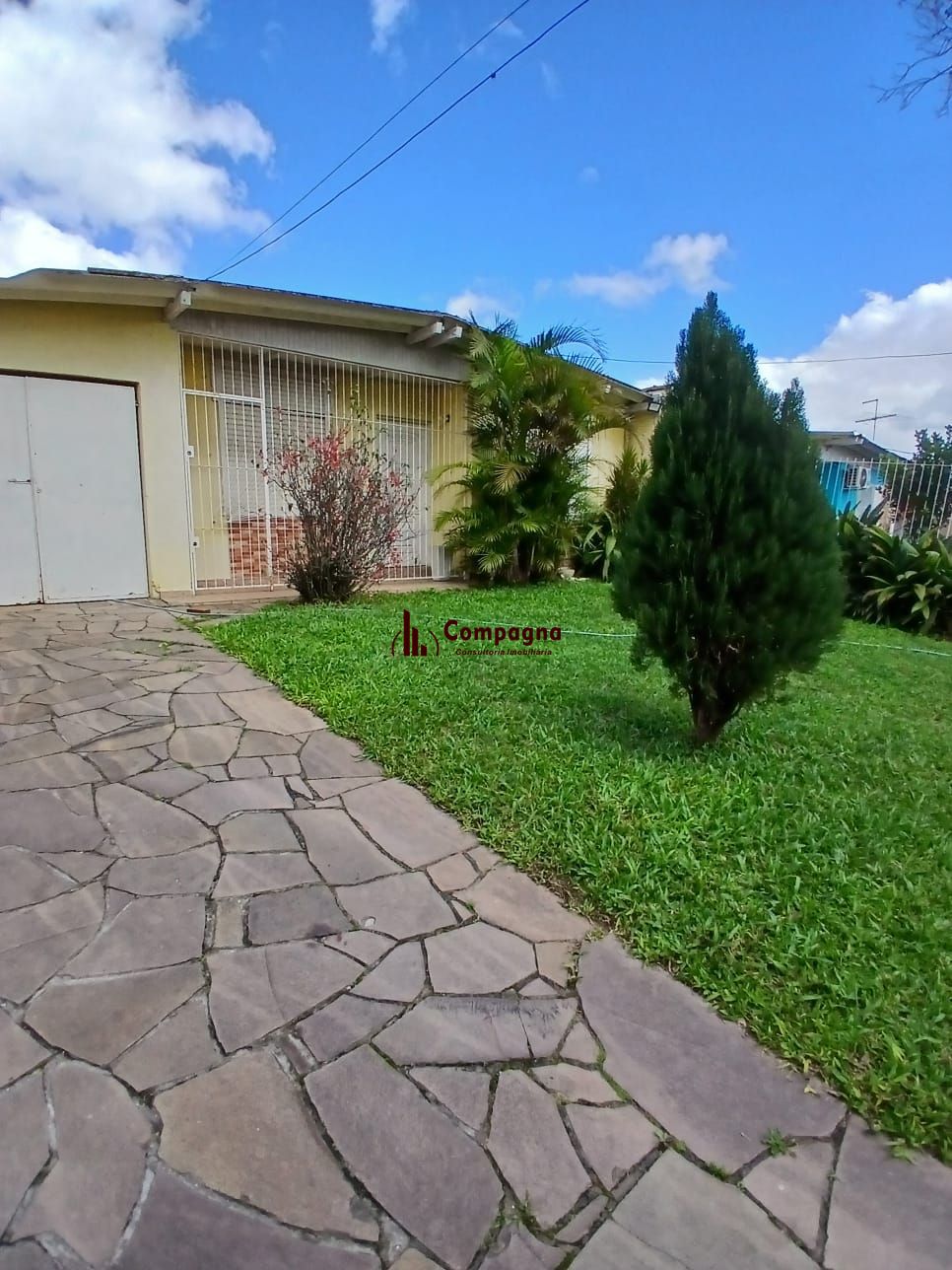 Ampla casa com patio no bairro Rubem Berta . — foto 2