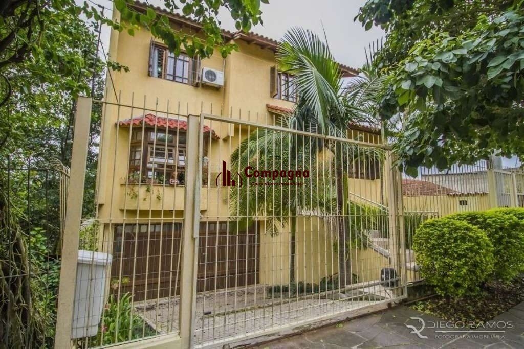 Casa 4 quartos à venda, 222m², Medianeira - Porto Alegre