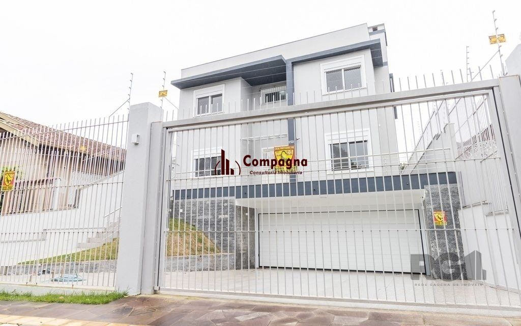 Excelente casa de 254m² com 4 dormitórios sendo 3 suítes.