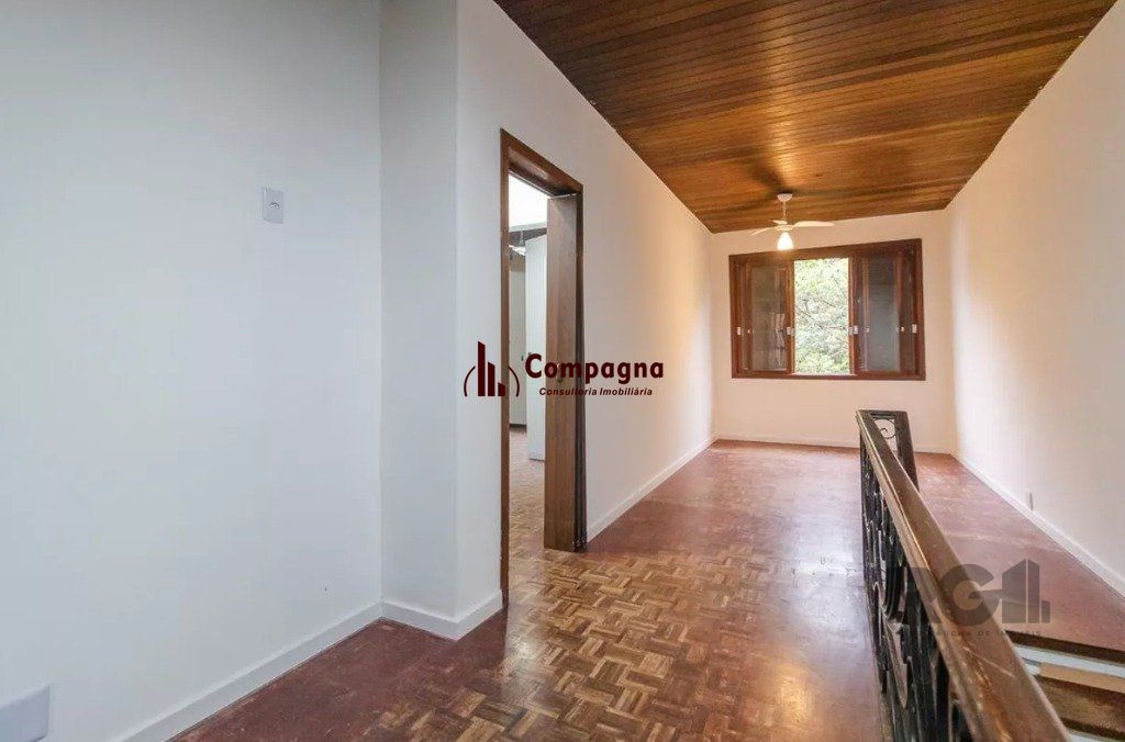 Casa para Venda - 160m², 3 dormitórios, sendo 1 suite, 2 vagas - Teresópolis — foto 2