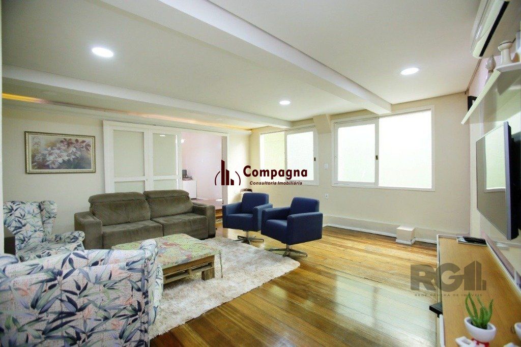 Excelente casa de 235m² com 4 dormitórios e 3 vagas no bairro Azenha. — foto 2