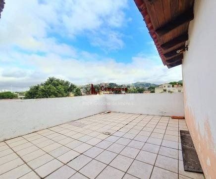 Casa de 388m² com  3 quartos. — foto 4