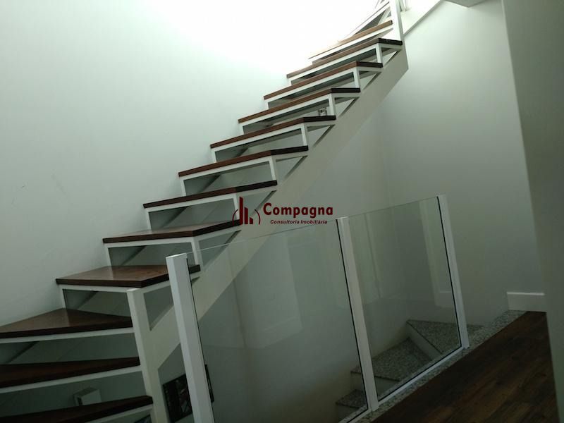 Casa para Venda - 217m², 3 dormitórios, sendo 1 suites, 3 vagas - Teresópolis — foto 4