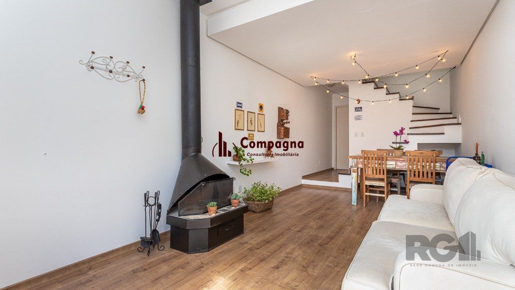 Casa em condomínio de 109m² - 3 dormitórios, 1 suíte e 1 vaga no bairro Teresópolis — foto 2